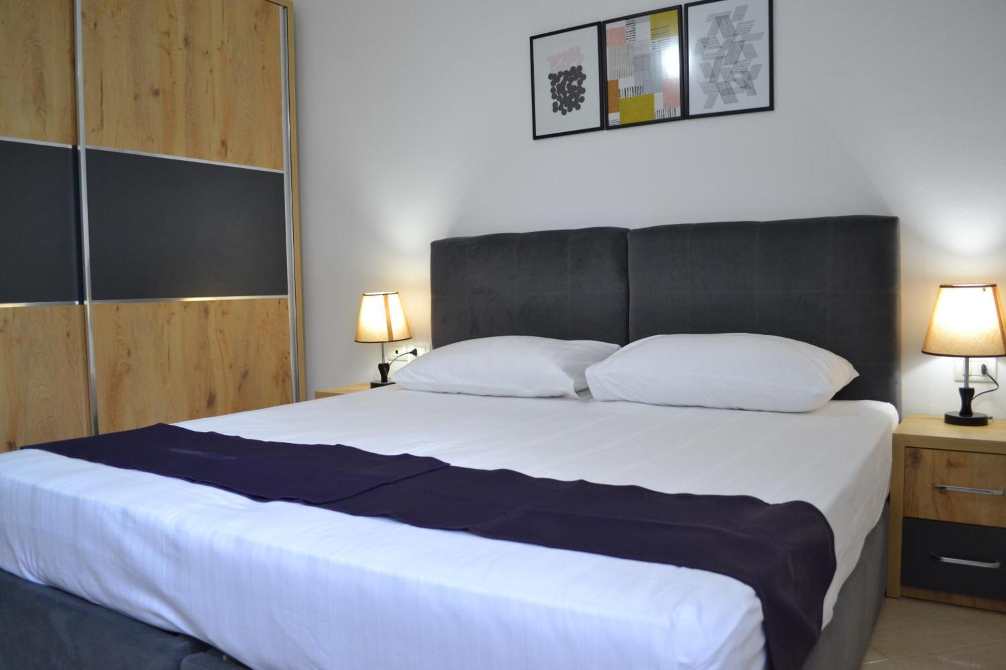 Seaview Gateway 2 Bedrooms Apartment & Garage Vlore Exterior photo