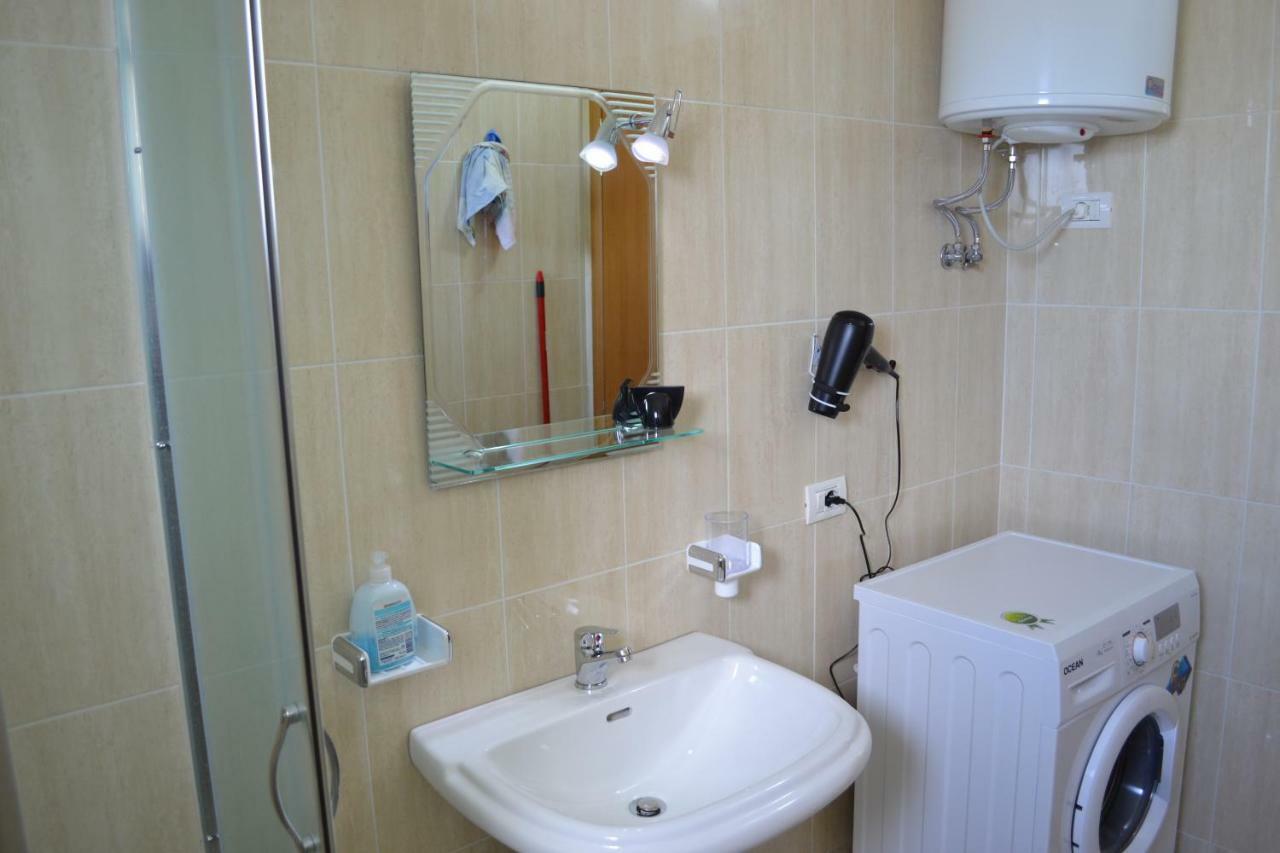 Seaview Gateway 2 Bedrooms Apartment & Garage Vlore Exterior photo